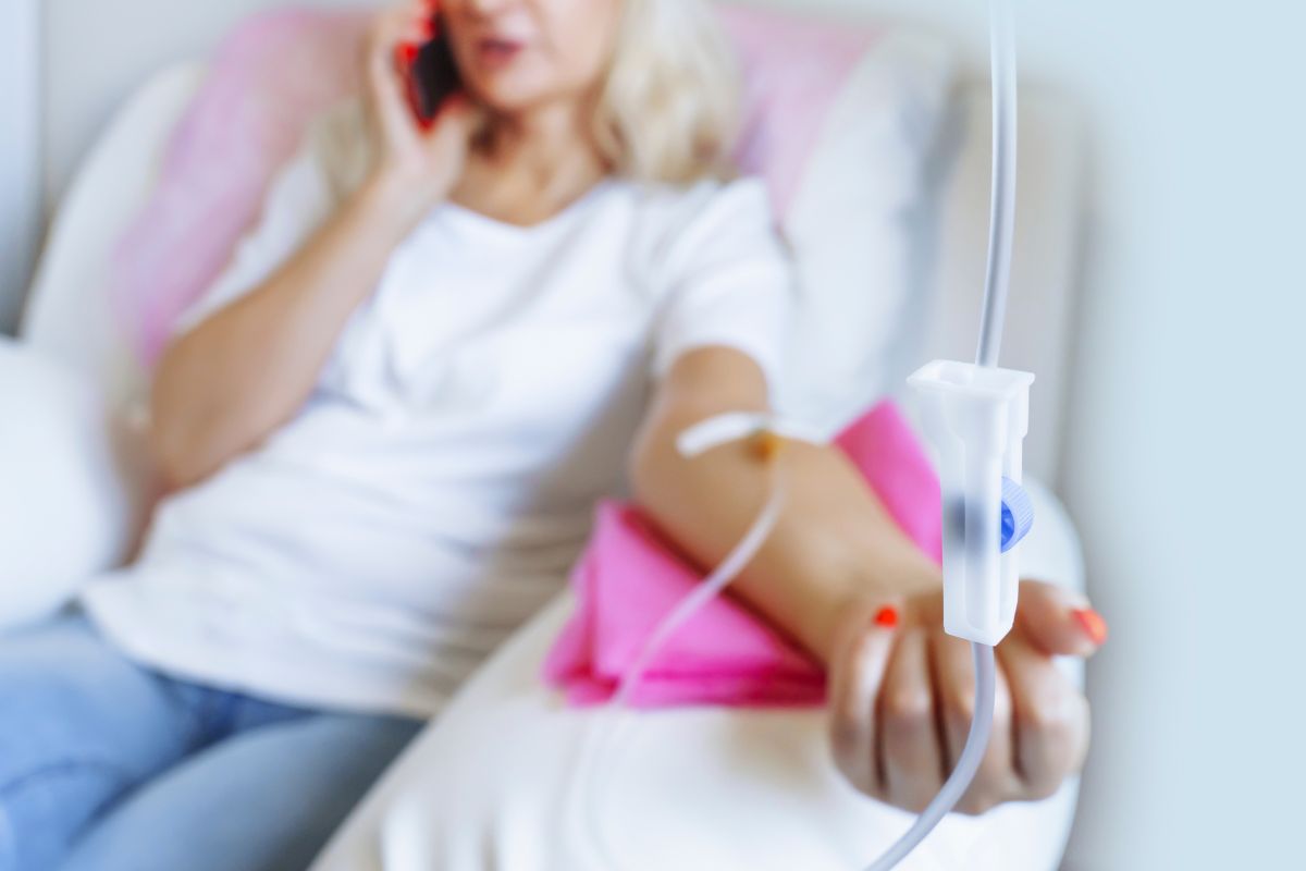 woman getting a NAD infusion